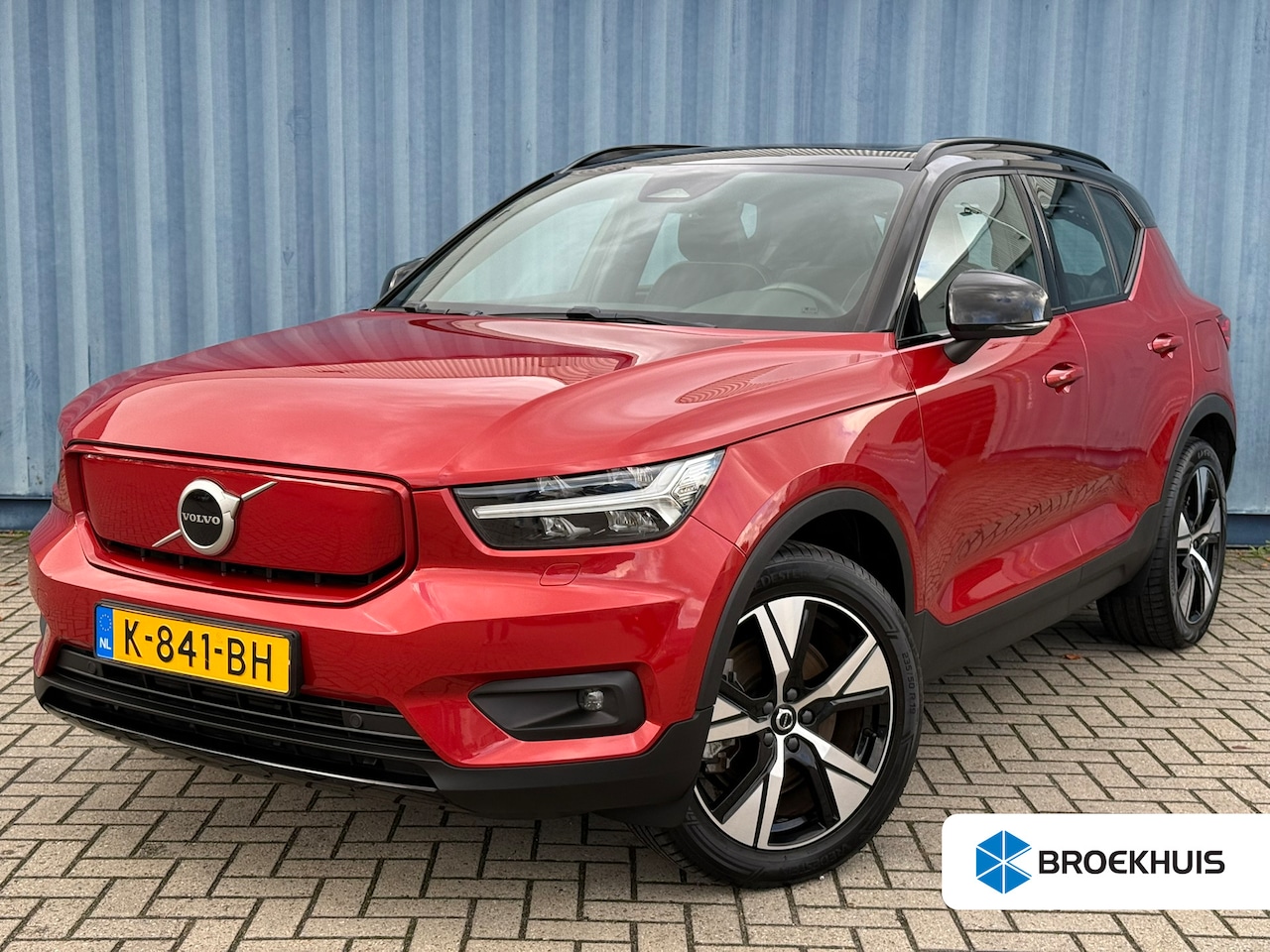 Volvo XC40 - Recharge P8 AWD R-Design Trekhaak wegklapbaar | Panoramisch schuif/kanteldak | 19" LM velg - AutoWereld.nl