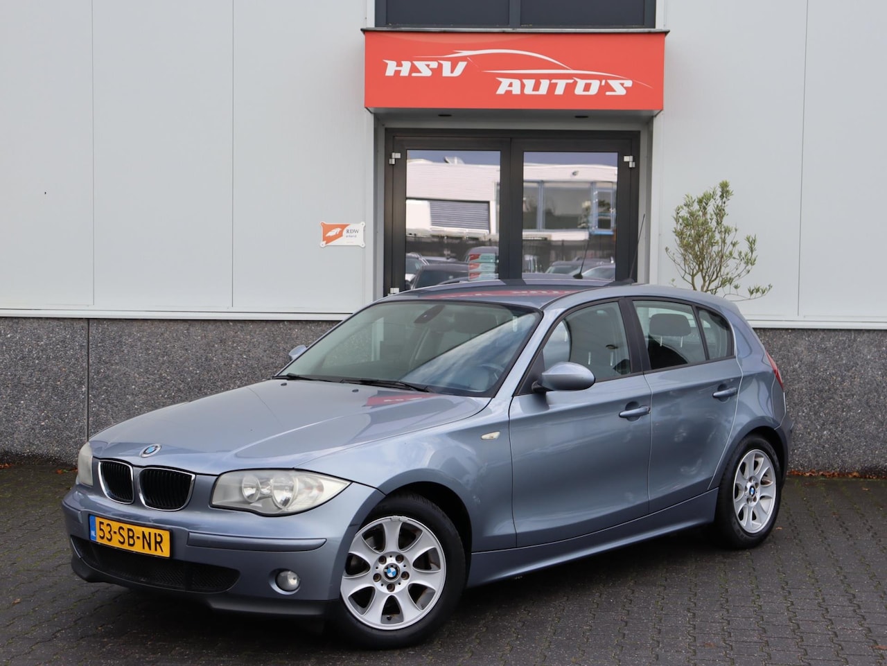 BMW 1-serie - 116i High Executive airco LM 4-deurs - AutoWereld.nl