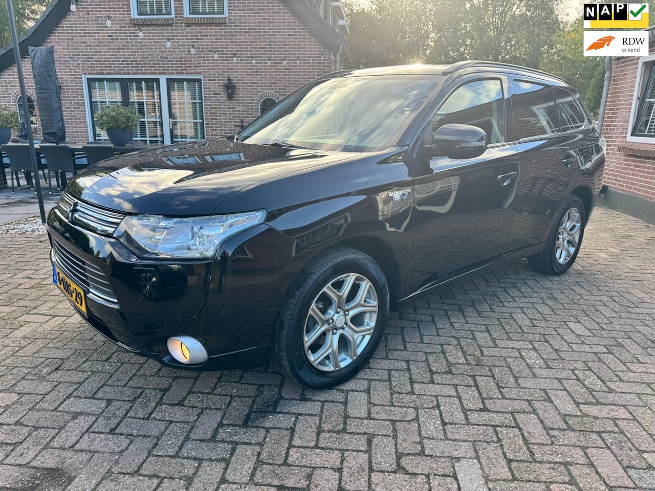 Mitsubishi Outlander - 2.0 PHEV Instyle NIEUWE APK 10-2026 - AutoWereld.nl