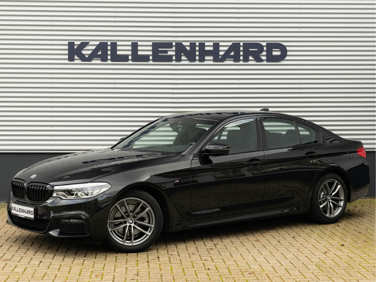 BMW 5-serie - 520i M-Sport - Comfortzetels - Camera - Hifi - Adaptief LED - AutoWereld.nl