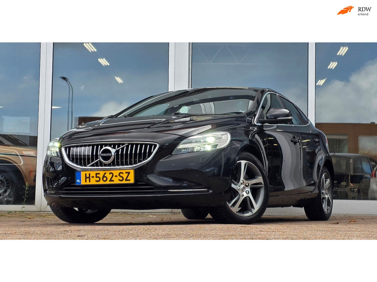 Volvo V40 - 1.5 T3 Inscription Leer Harman/Kardon Blis Mooi! - AutoWereld.nl