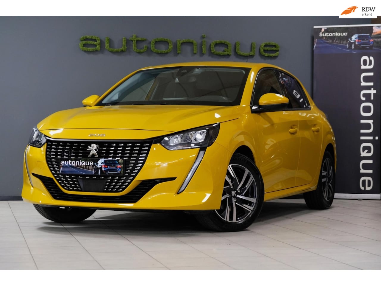 Peugeot 208 - 1.2 PureTech Allure Pack *27.279km* Camera/Automaat/Apple Carplay - AutoWereld.nl
