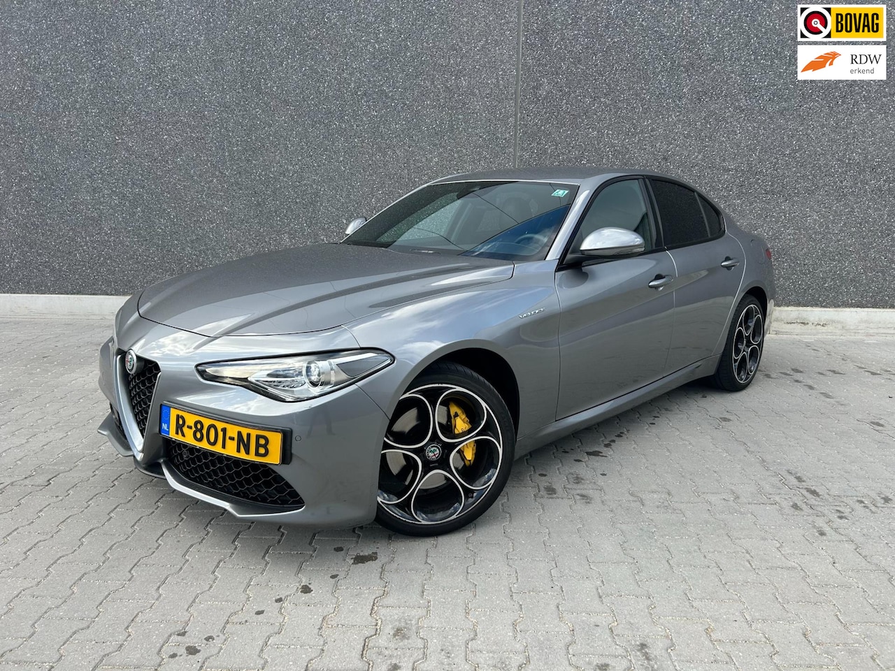 Alfa Romeo Giulia - 2.0 T AWD Veloce 280pk | HARMAN KARDON | A.CAMERA | NAVI | BLUETOOTH | LEDER | APK T/M 11- - AutoWereld.nl