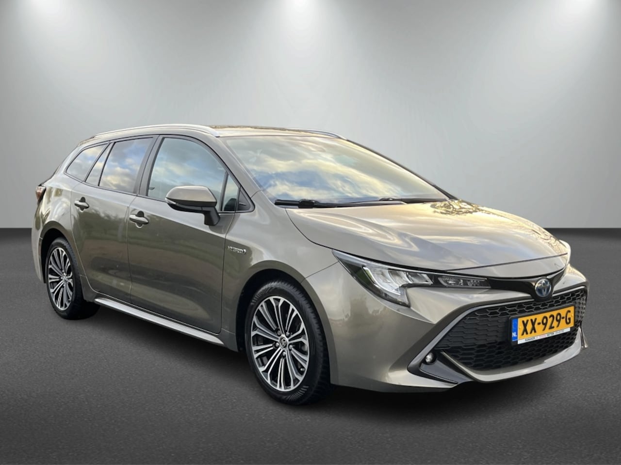 Toyota Corolla Touring Sports - 1.8 Hybrid First Edition Automaat 140pk - AutoWereld.nl