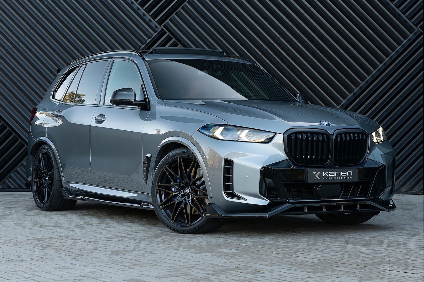 BMW X5 - xDrive50e LCI M-Sport Pro Bowers&W Alcantara Hemel Acc Pano Massage Stoelvent. Achterasbes - AutoWereld.nl
