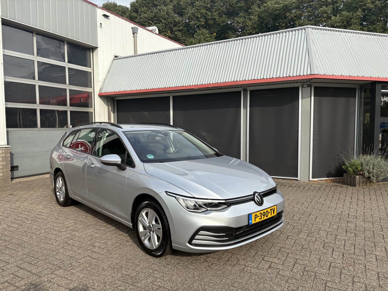 Volkswagen Golf Variant - 1.0 eTSI Life Business 1.0 eTSI Life Business - AutoWereld.nl