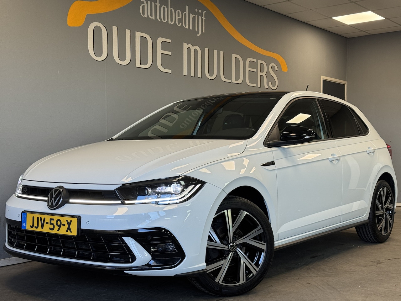 Volkswagen Polo - 1.0 R-Line R-Line/Stoelverwarming/IQ Light/ACC - AutoWereld.nl