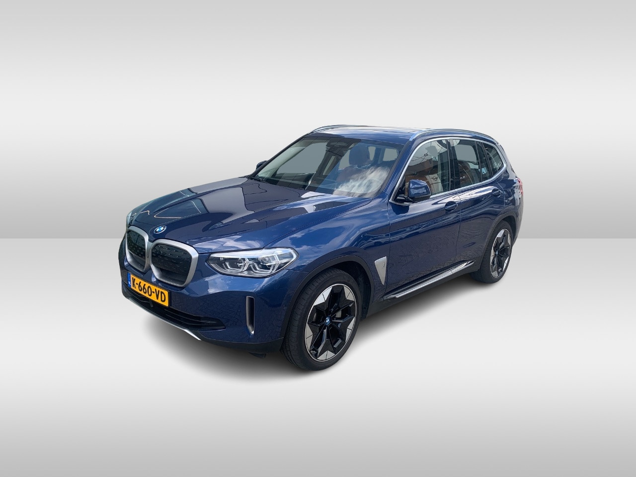 BMW iX3 - Executive 80 kWh / Panoramadak / Camera / Head-up / 20'' / Leder / Harman Kardon / Navigat - AutoWereld.nl