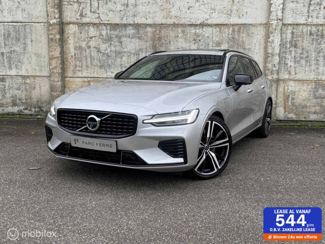 Volvo V60 - 2.0 T6 AWD R-Design/360 vieuw/trekhaak/pano/H&K/Vol! - AutoWereld.nl