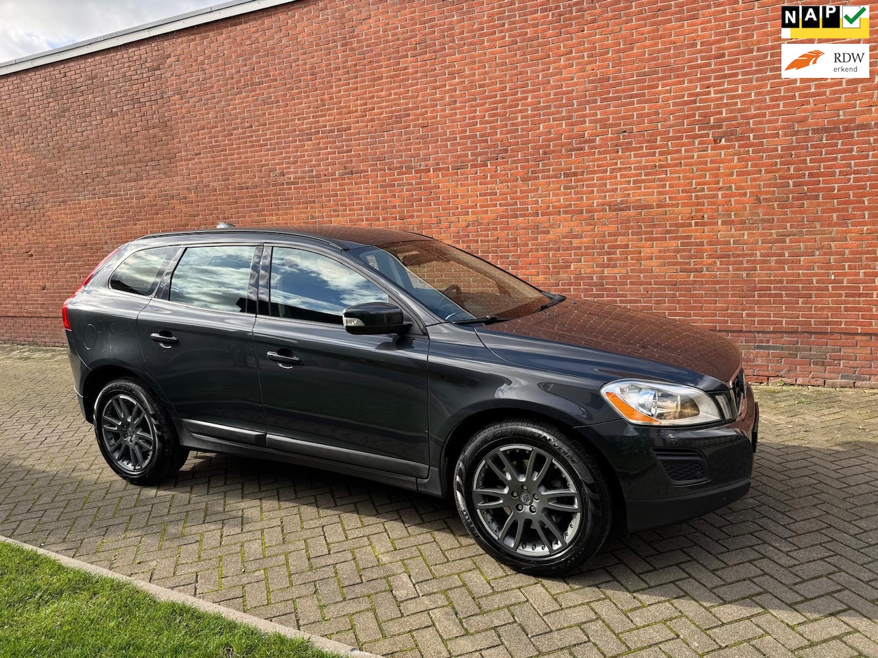 Volvo XC60 - 2.0T Kinetic Clima Navi Cruise - AutoWereld.nl