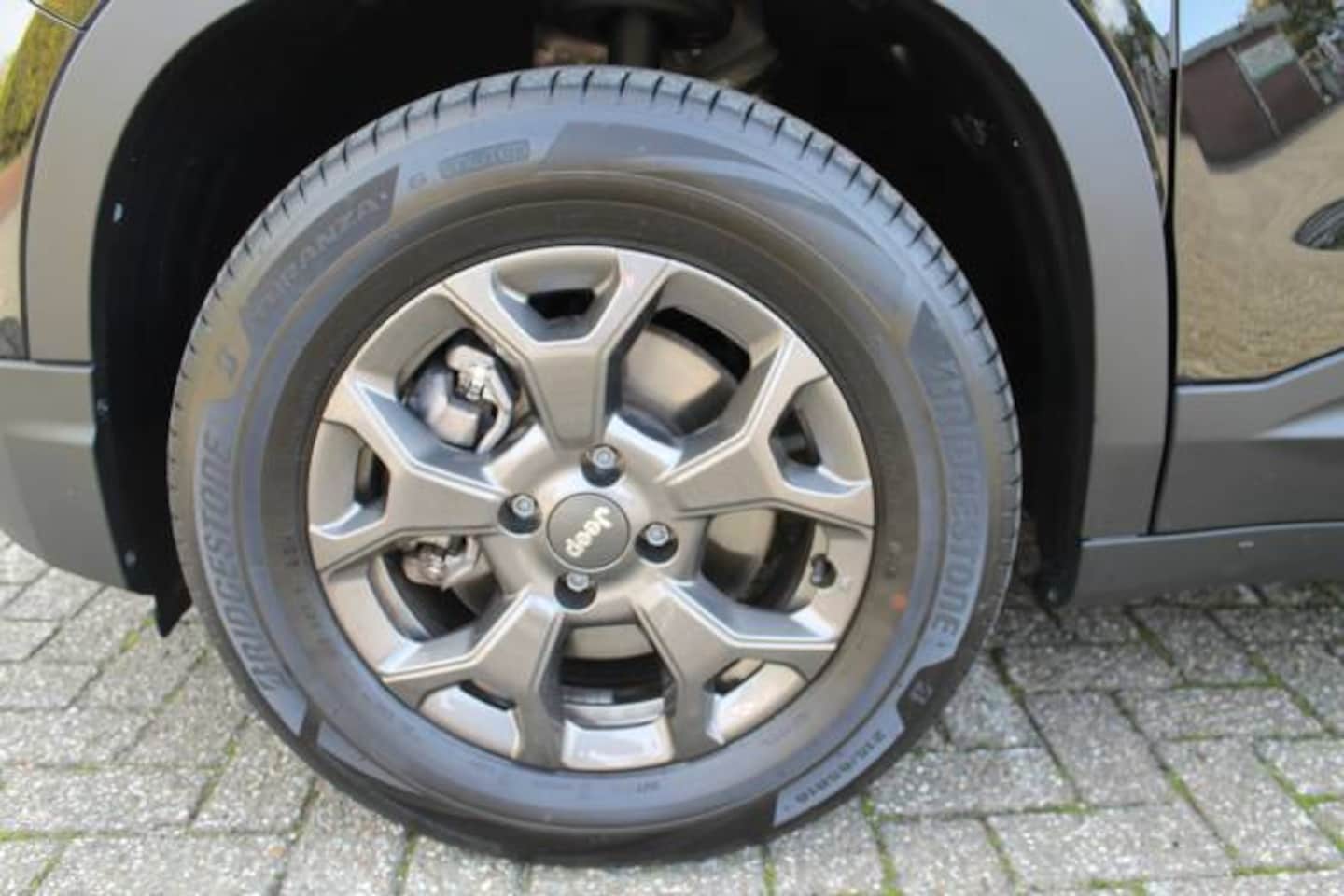Jeep Avenger - 1.2T e-Hybrid 110pk Aut Longitude