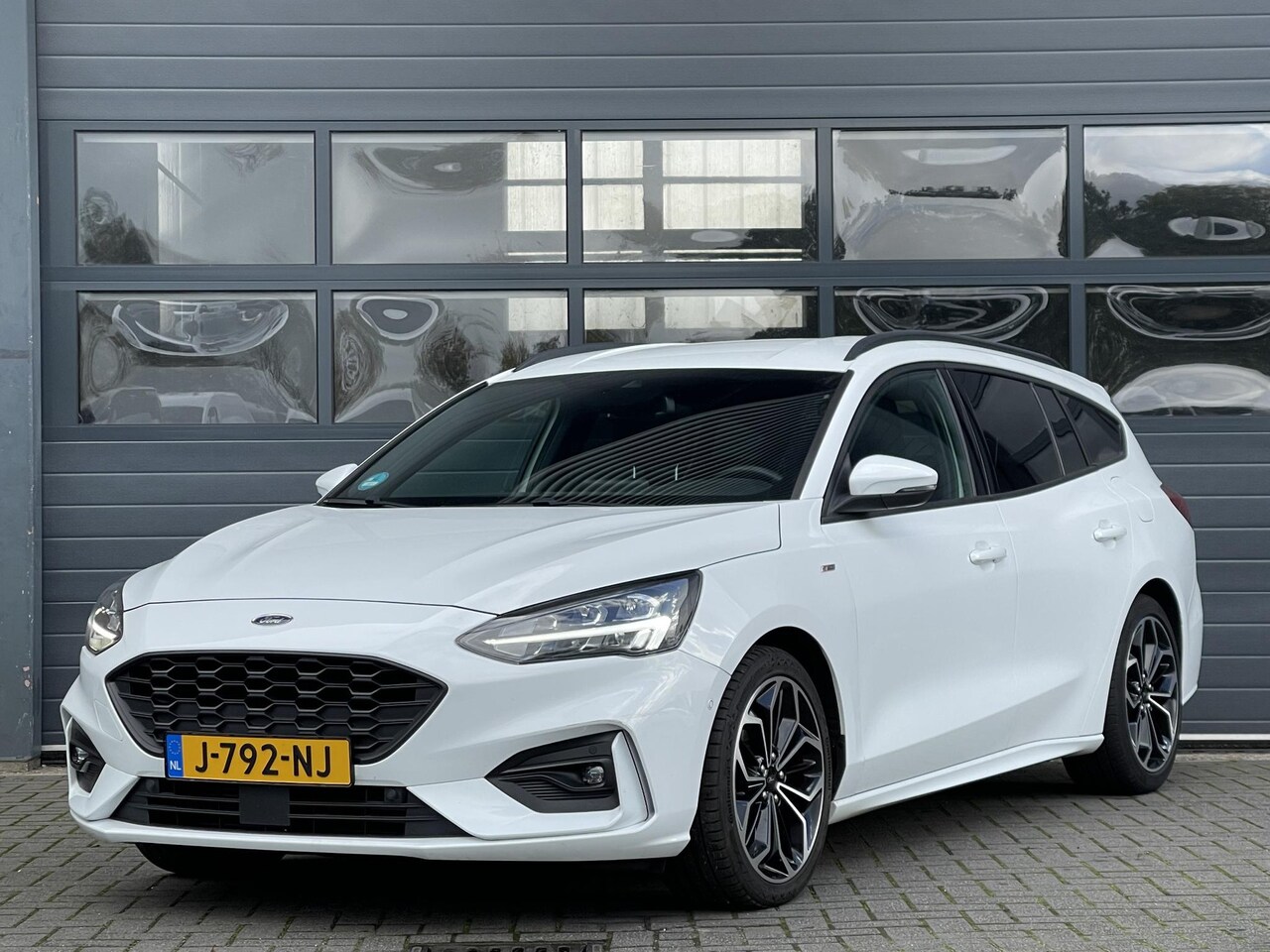 Ford Focus Wagon - 1.0 HYBRID ST LINE X BUSINESS I WINTERPAKKET I 18" LM I P-CAMERA I CARPLAY I NAVIGATIE - AutoWereld.nl