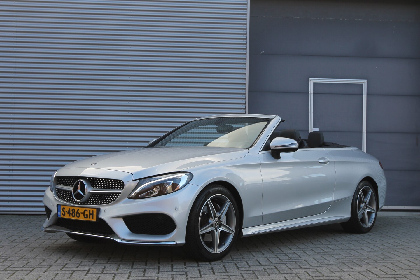 Mercedes-Benz C-klasse Cabrio - 180 AMG Line Premium Plus I Aut. I Burmester I Trekhaak I Leder - AutoWereld.nl