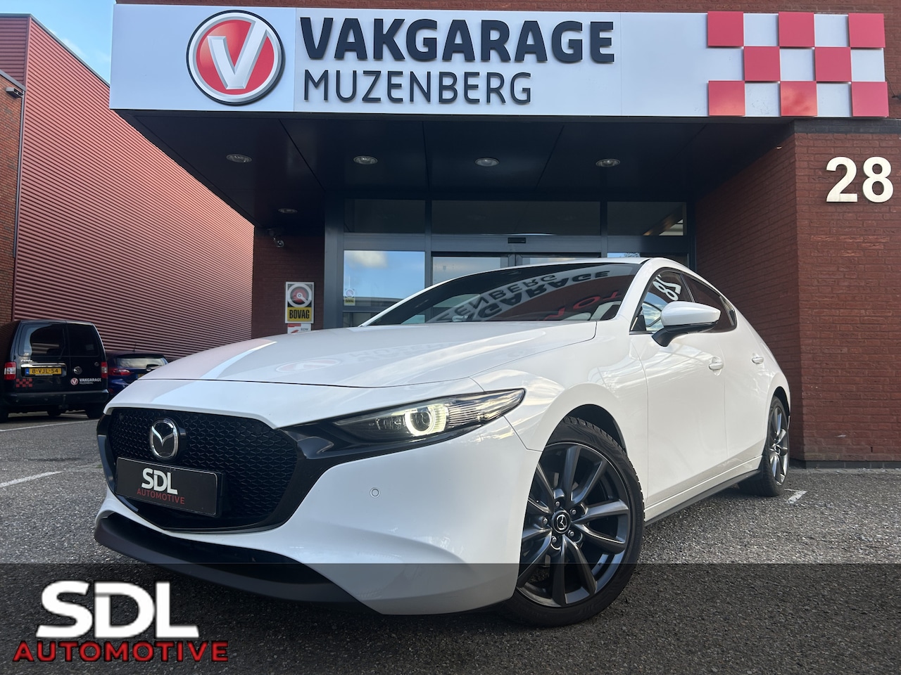 Mazda 3 - 2.0 e-SkyActiv-G M Hybrid 122 Luxury // FULL LED // NAVI + CARPLAY // ADAPTIV CRUISE // HU - AutoWereld.nl