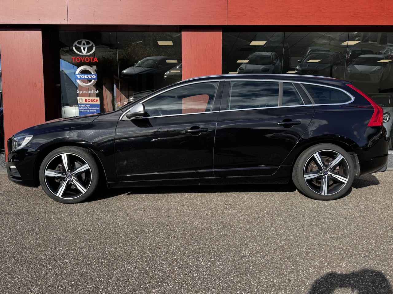 Volvo V60 - 2.0 T3 R-Design 2.0 T3 R-Design - AutoWereld.nl