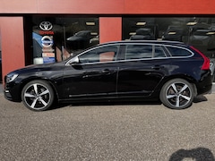Volvo V60 - 2.0 T3 R-Design | Trekhaak | On-Call | 18" LMV