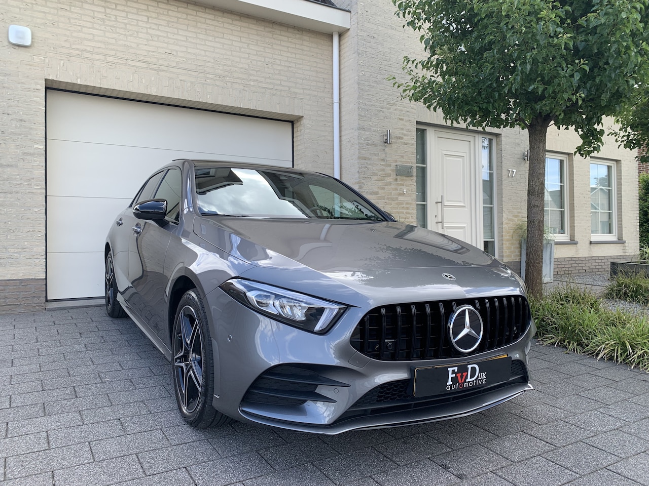 Mercedes-Benz A-klasse - 180 AMG Aut Panoramadak Nightpakket Widescreen AmbientLight SportLeder Led Camera 18" Pdc - AutoWereld.nl