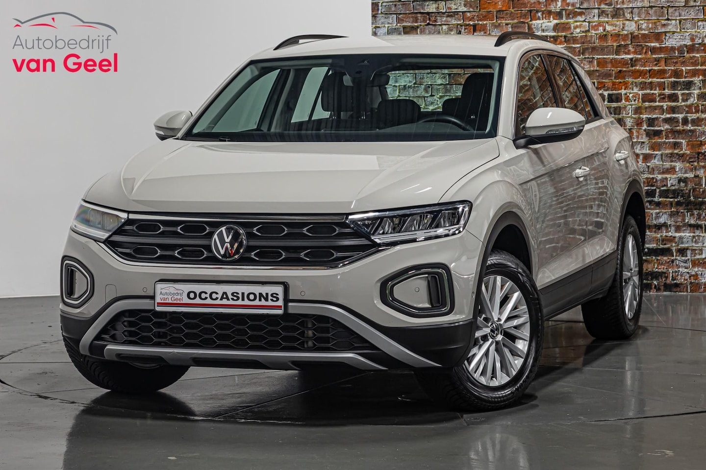 Volkswagen T-Roc - 1.5 TSI Life Business I Afneembare trekhaak I Stoelverwarming - AutoWereld.nl