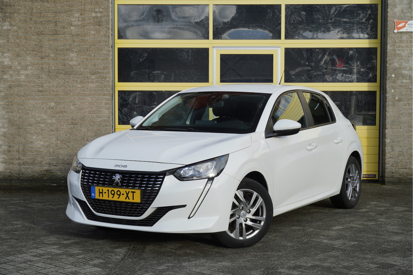Peugeot 208 - 1.2 PureTech 5drs Blue Lease Active BJ2020 Lmv 16" | Led | Pdc | Navi | Achteruitrijcamera - AutoWereld.nl