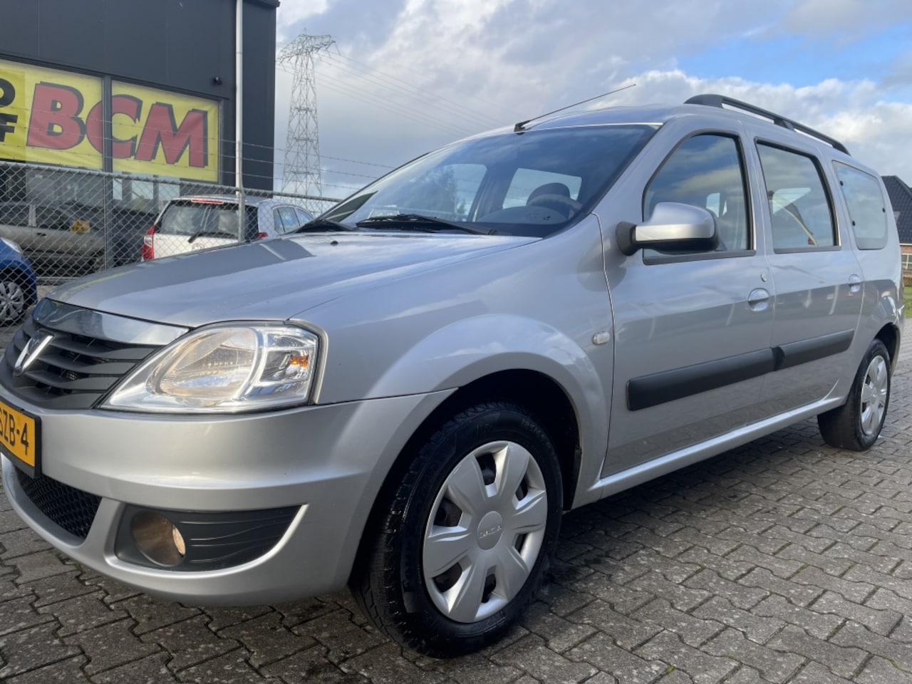 Dacia Logan MCV - 1.6-16V Lauréate 7p. AIRCO 7 PERSOONS - AutoWereld.nl