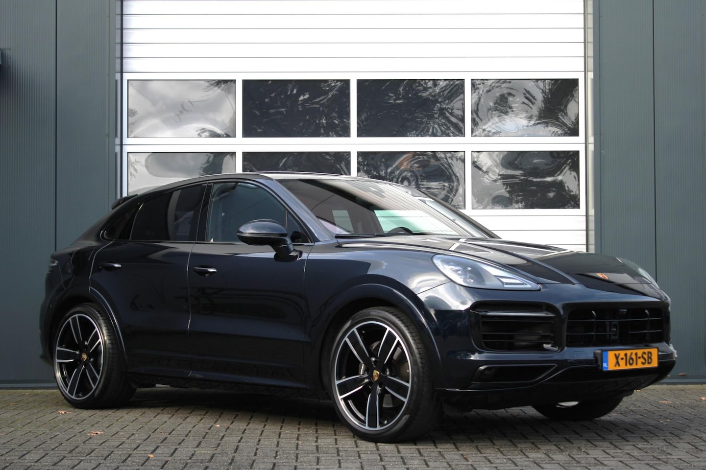 Porsche Cayenne Coupé - 3.0 E-Hybrid Platinum Edition SportDesign/Sportchrono/ACC/SoftClose/Pano/Bose/AdapStoelen/ - AutoWereld.nl