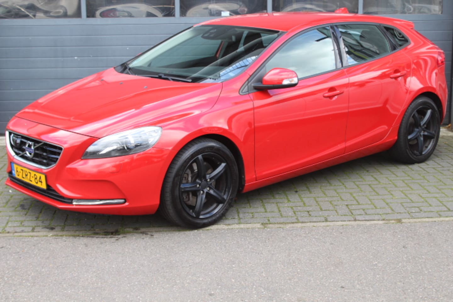 Volvo V40 - 2.0 D4 Summum Business Adaptive Cruise, Camera, PDC, Navi, Climate, Trekhaak - AutoWereld.nl