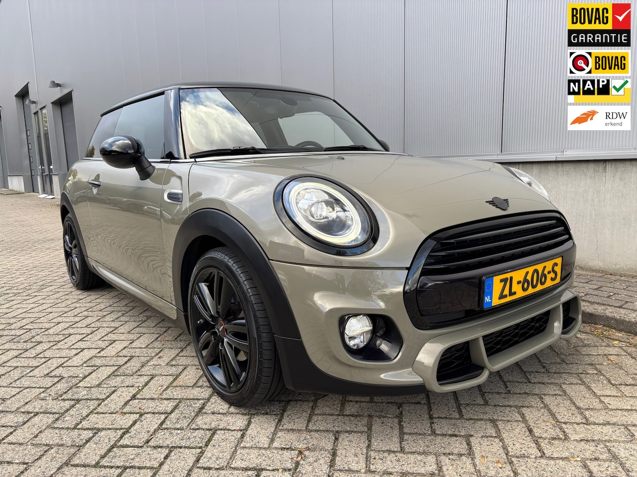 MINI Cooper - Mini 1.5 / JCW Pakket / Piano Black / Carplay - AutoWereld.nl