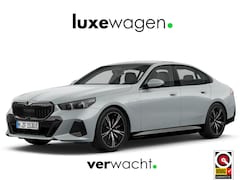 BMW 5-serie - 530e M-Sport Pano ACC 360 H/K Stoel-vent Brooklyngrau