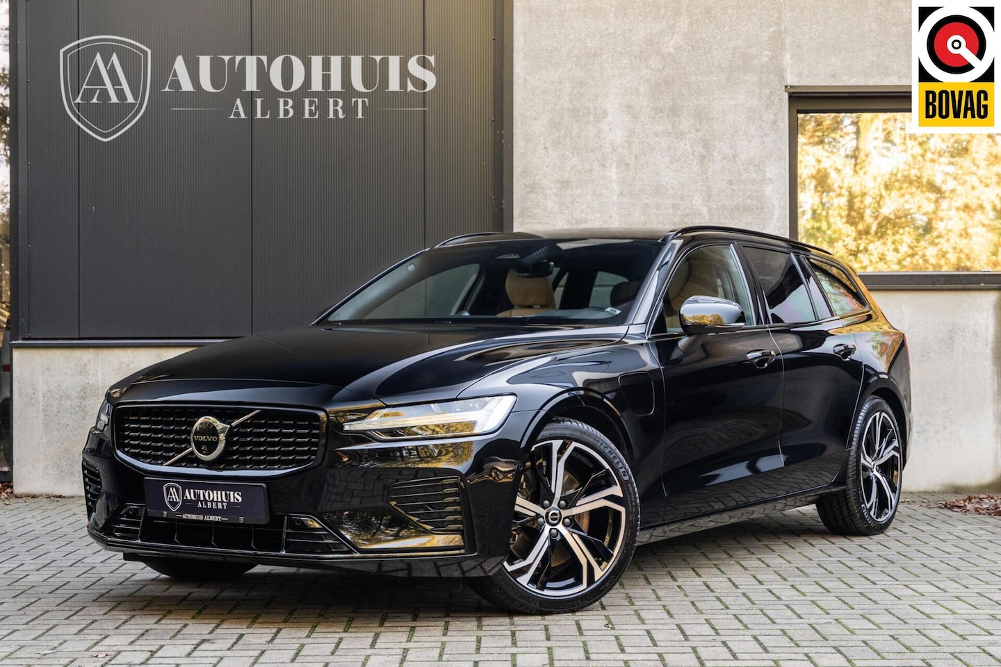 Volvo V60 - 2.0 T8 Recharge AWD Ultra Dark B&W Massage Uniek! - AutoWereld.nl