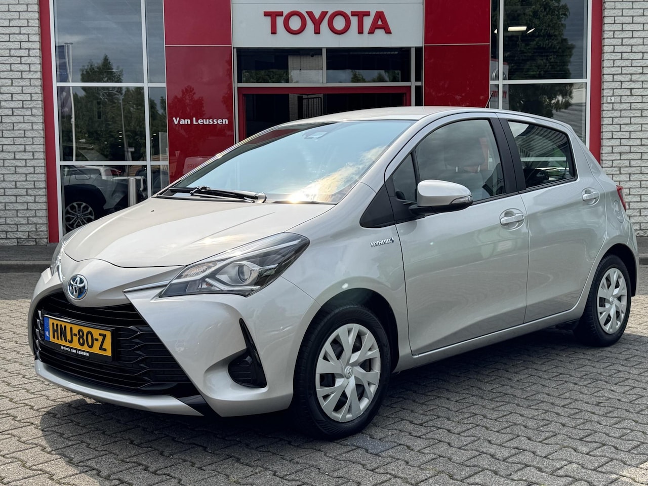 Toyota Yaris - 1.5 HYBRID STOELVERW. PARKEERCAMERA CLIMA EL-RAMEN BLUETOOTH - AutoWereld.nl
