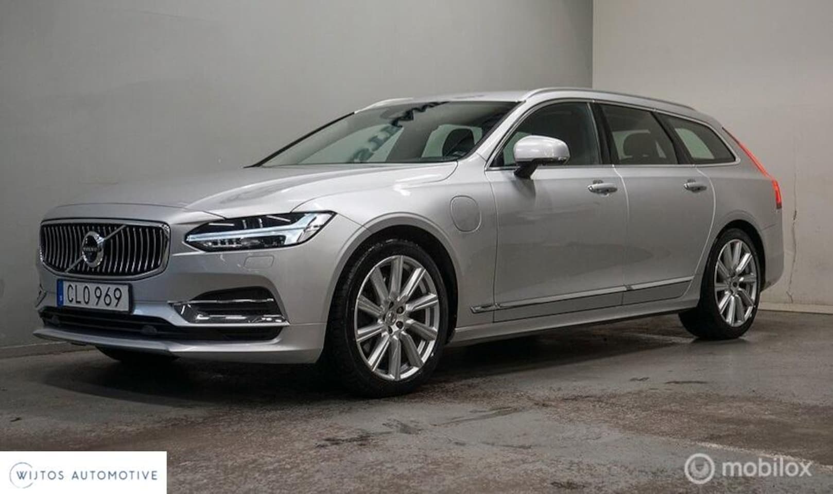 Volvo V90 - 2.0 T8 AWD Inscription 2.0 T8 AWD Inscription, HUD, 360, BLIS, trekhaak - AutoWereld.nl