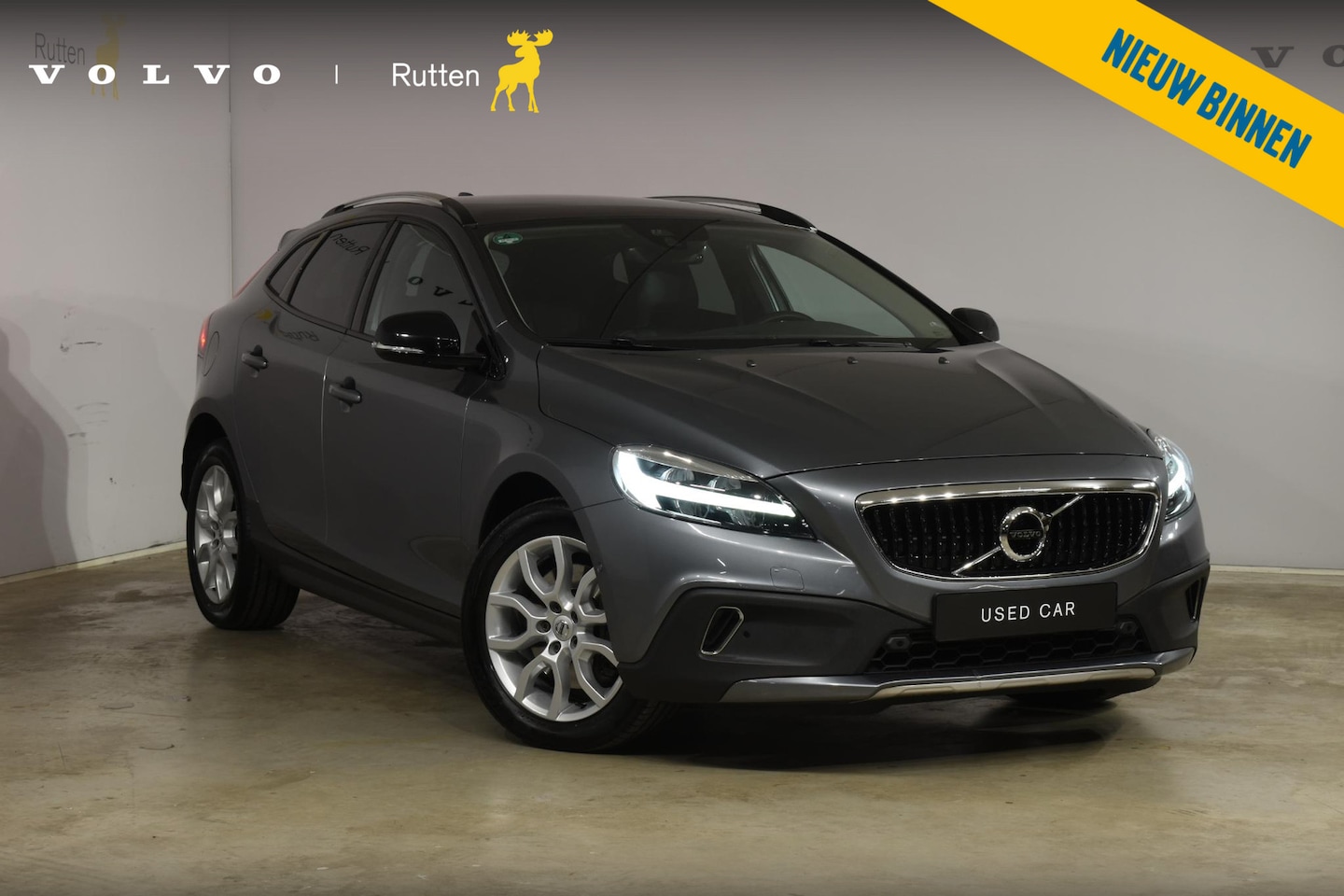 Volvo V40 Cross Country - T3 152PK Polar+ Luxury Automaat / Navigatie / Trekhaak / Leren bekleding / Stoelverwarming - AutoWereld.nl