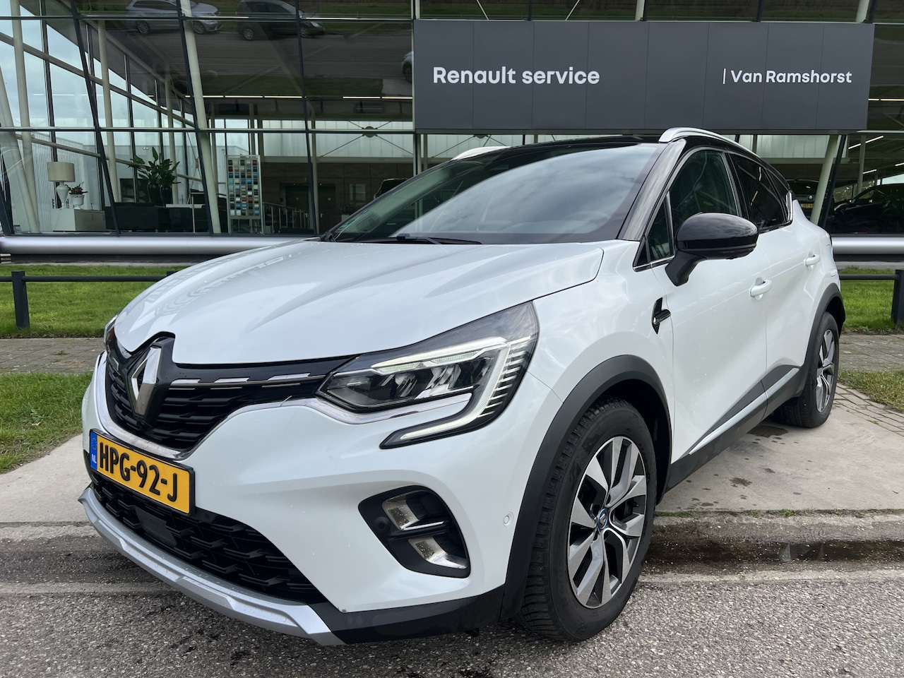 Renault Captur - 1.6 E-Tech Hybrid 160PK Intens Edition One / Dealer onbderhouden / Bose / 360' Camera - AutoWereld.nl