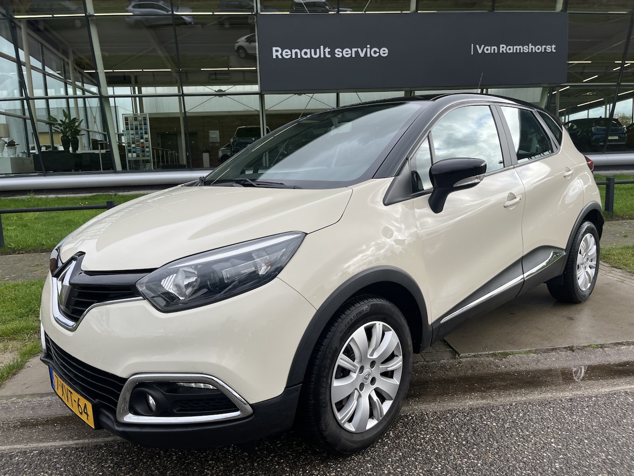Renault Captur - 1.2 TCe Expression / Automaat / 120 PK / Parkeersensoren. Achter / Airco / Cruise / Keyles - AutoWereld.nl