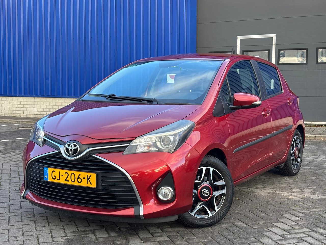 Toyota Yaris - 1.3 VVT-i Aspiration/Airco/Cruise/Navi/Camera/LMV/NAP - AutoWereld.nl