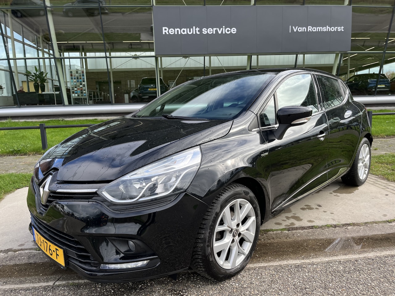 Renault Clio - 0.9 TCe Limited / Airco / Navi / Parkeersensoren. Achter / Cruise / Bluetooth / 16'' LMV / - AutoWereld.nl