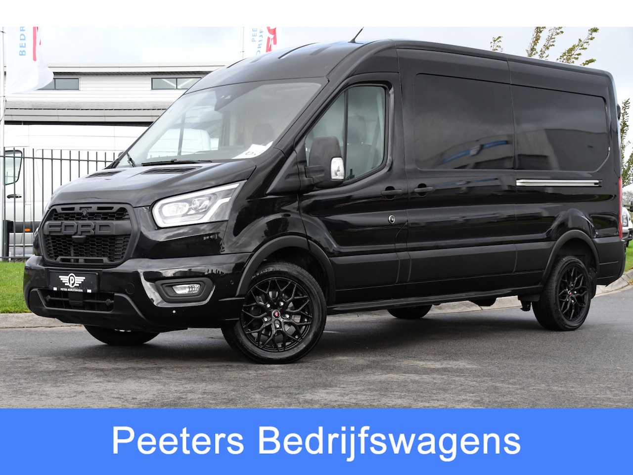 Ford Transit - 350 2.0 TDCI L3H2 RWD Black Edition Adaptieve Cruise, Camera, 3500kg Trekhaak, 2 x Schuifd - AutoWereld.nl