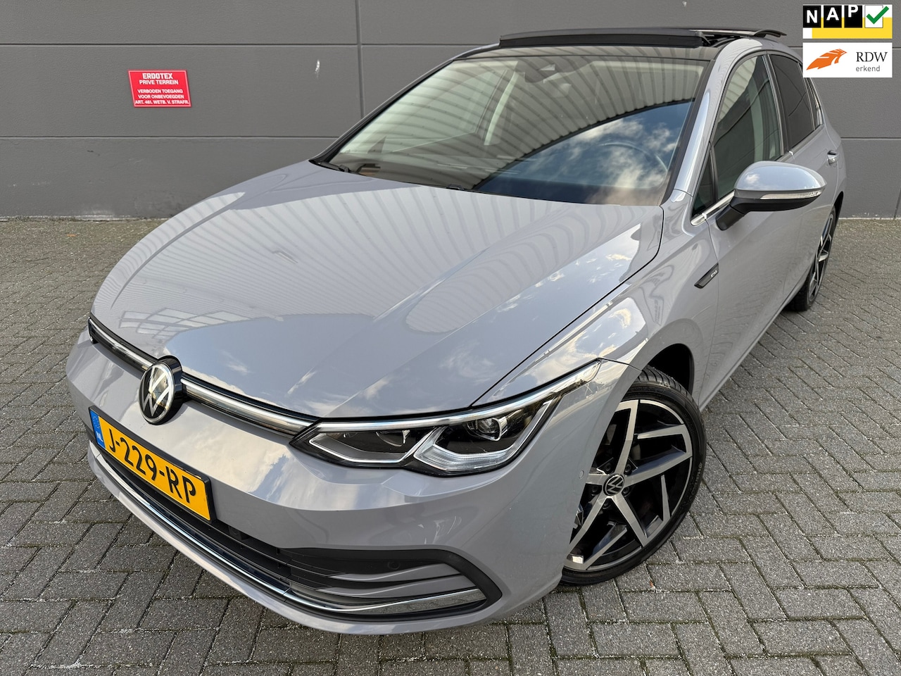 Volkswagen Golf - 1.5 eTSI Style*STOEL -STUUR VERWARMING*CAMERA*TERKHAAK*CRUISE*NAVI*LED VERLICHTING*OPEN DA - AutoWereld.nl