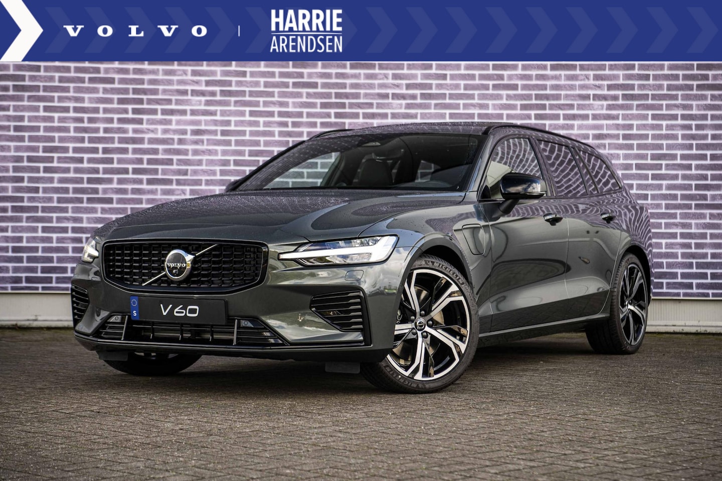 Volvo V60 - 2.0 T6 Plug-in hybrid AWD Ultra Dark | Forest Lake | Bowers & Wilkins | Donker Glas | Pano - AutoWereld.nl
