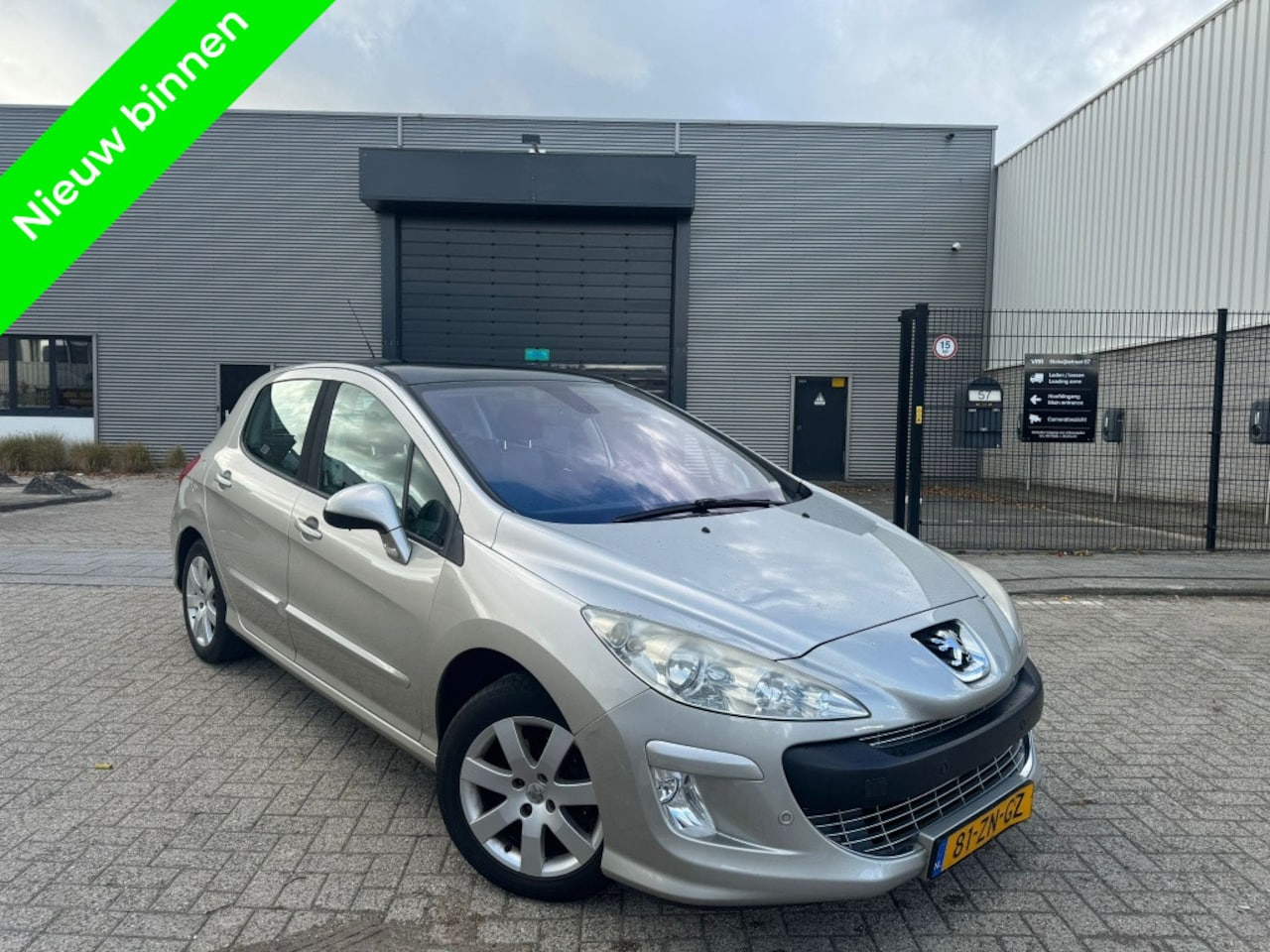 Peugeot 308 - 1.6 HDiF XT Panorama|Navigatie|Clima - AutoWereld.nl