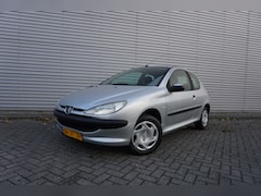 Peugeot 206 - 1.4 XT AUTOMAAT - Elektr. ramen / NIEUWE APK