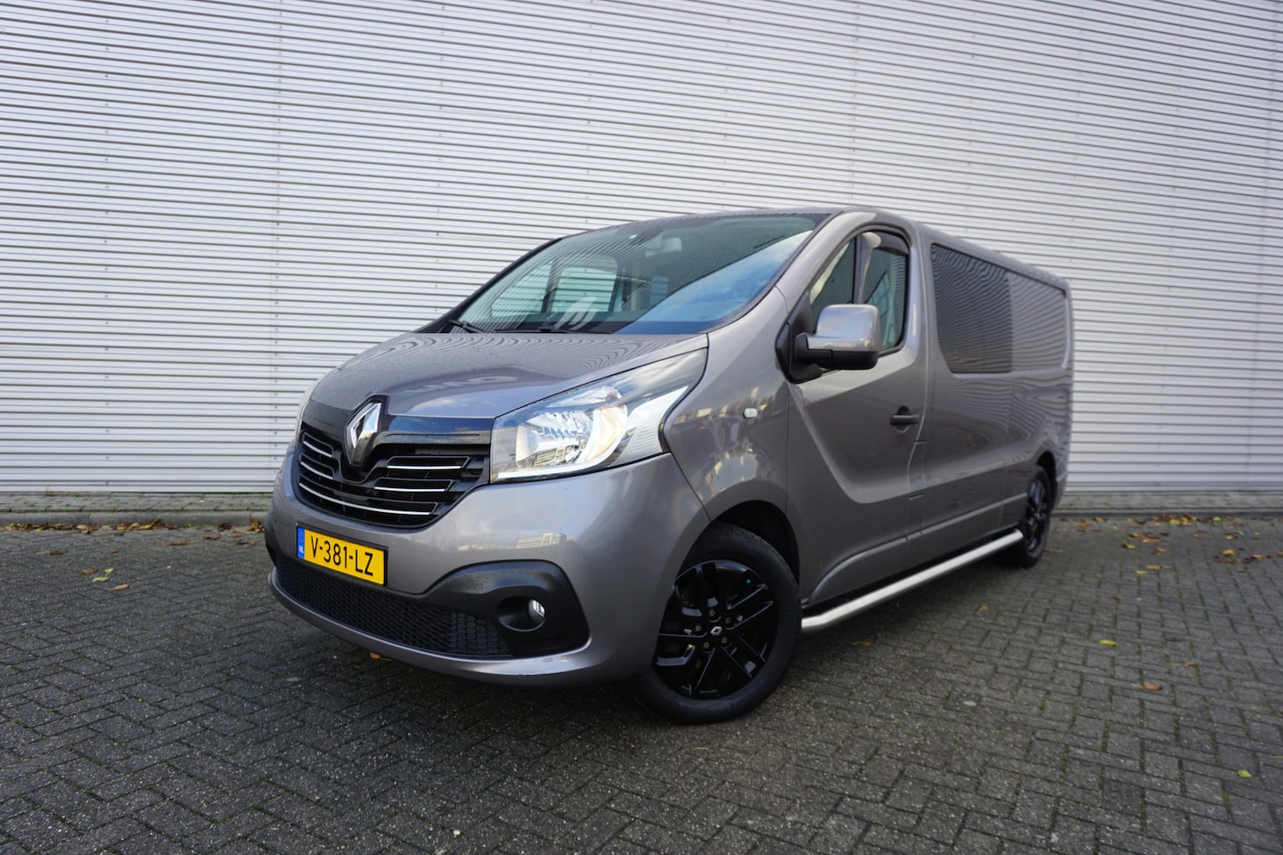 Renault Trafic - 1.6 dCi T29 L2H1 DC Luxe Airco / Navi / Cruise / Leder / Camera / Trekhaak / Parkeers. / N - AutoWereld.nl