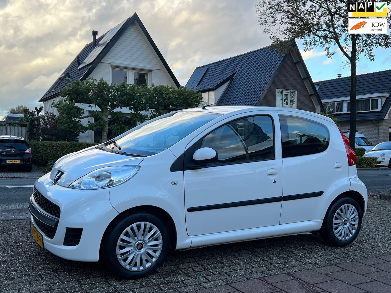 Peugeot 107 - 1.0-12V XS AUTOMAAT 71.000 km NL-AUTO-NAP. - AutoWereld.nl