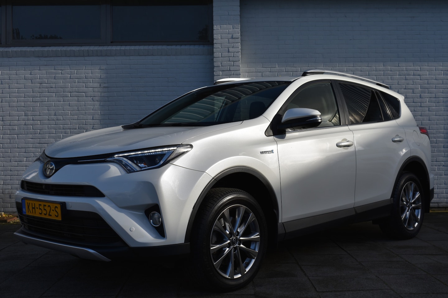 Toyota RAV4 - 2.5 Hybrid AWD Executive Business Automaat 188pk | PDC | 360 Camera | Keyless entry | Voor - AutoWereld.nl