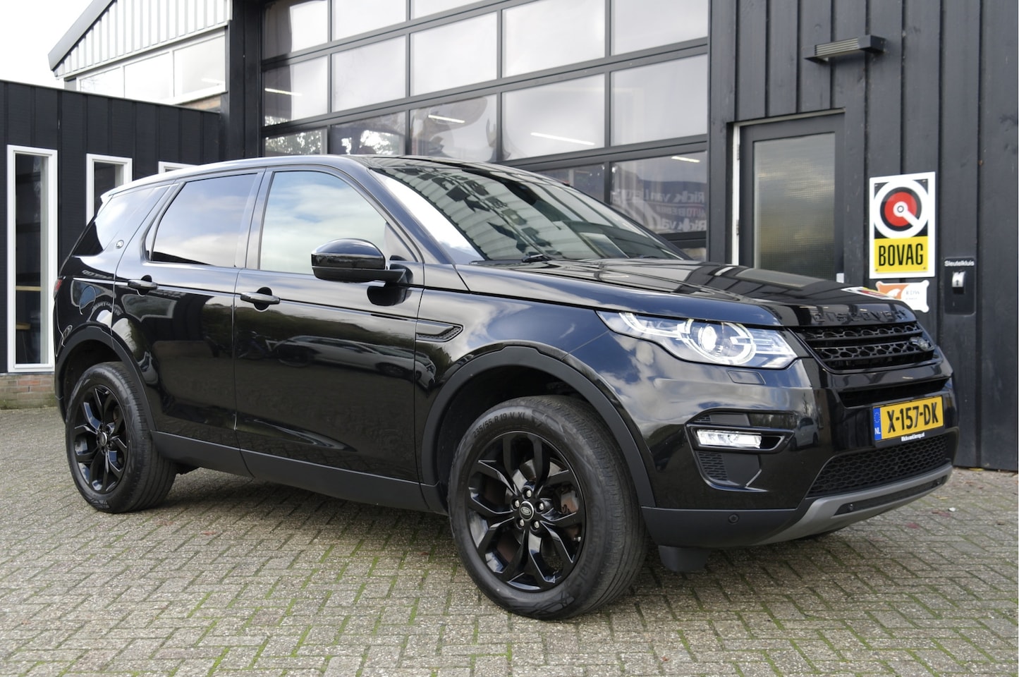 Land Rover Discovery Sport - 2.0 Si4 Pure 7 Persoons Automaat | Cruise | Clima | Trekhaak | 19'' | Stoelverwarming - AutoWereld.nl