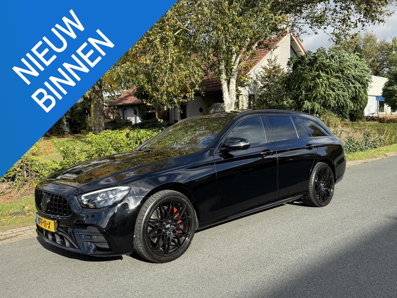 Mercedes-Benz E-klasse - 300e AMG Black 320PK Pano•Trekhaak - AutoWereld.nl