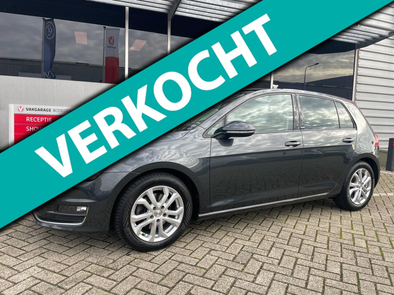 Volkswagen Golf - 1.4 TSI Highline AUTOMAAT / stoelverwarming - AutoWereld.nl
