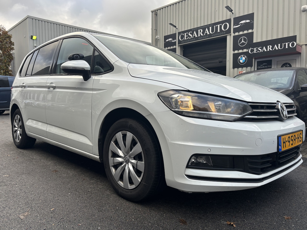 Volkswagen Touran - 2.0 TDI AUTOMAAT / HONDENWAGEN - AutoWereld.nl