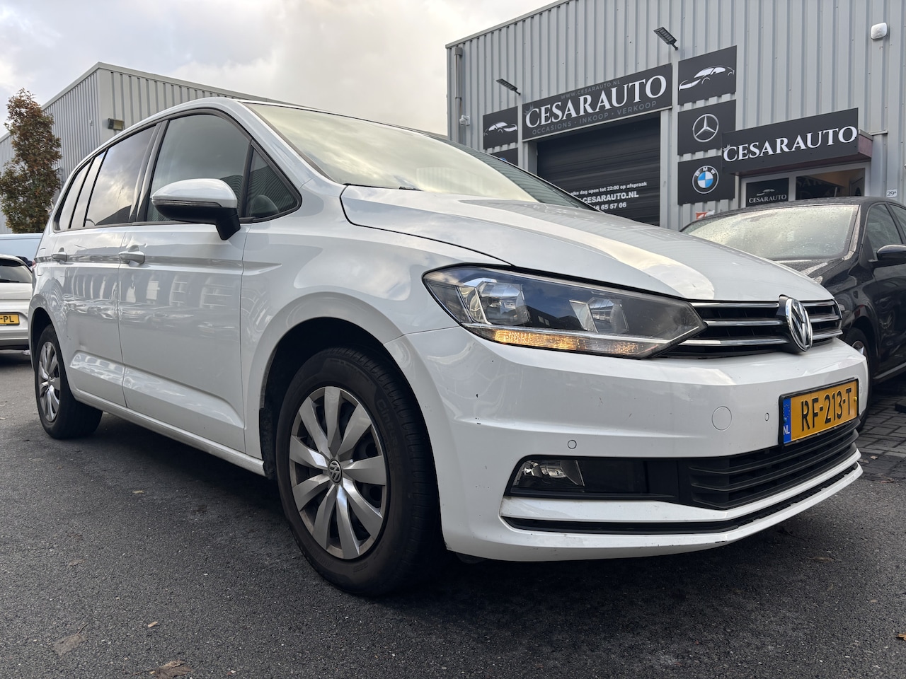 Volkswagen Touran - 2.0 TDI SCR AUTOMAAT / 7 PERSOONS - AutoWereld.nl