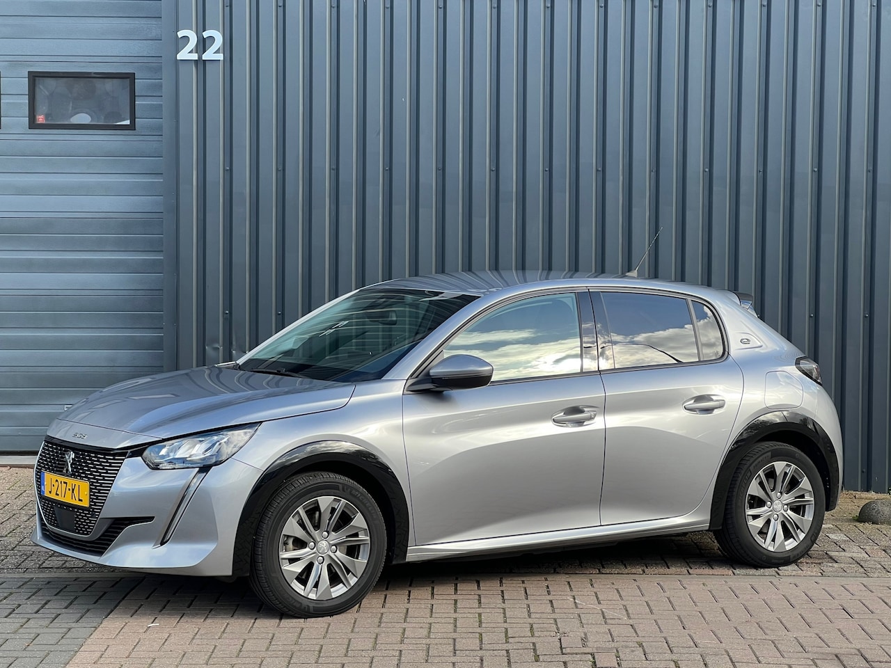 Peugeot e-208 - EV Allure 50 kWh|Automaat|1e Eig|360 Cam|Navi|Carplay|Dealer Oh - AutoWereld.nl
